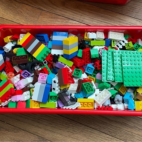 Lego Toys Bin Of Assorted Lego Pieces And Parts Over 35 Pounds Used